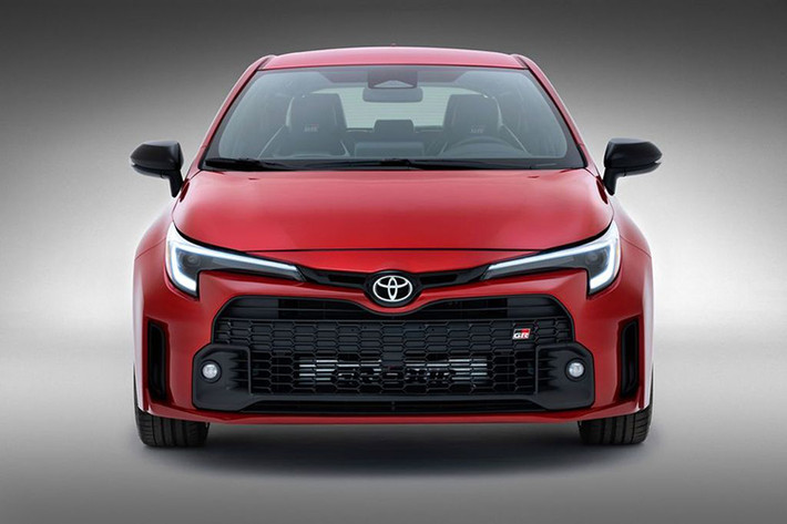 Chiếc hatchback của thương hiệu Nhật được trang bị hệ thống dẫn động bốn bánh GR-Four cho khả năng phân bổ lực kéo trước sau theo tỉ lệ 60:40 ở chế độ Normal, 50:50 trong trường đua và 30:70 ở chế độ Sport.
