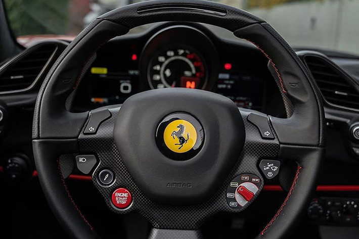 Hệ truyền động của Ferrari 488 Pista Spider chính là khối động cơ V8, dung tích 3.9 lít, tăng áp kép như phiên bản tiêu chuẩn nhưng sản sinh công suất tối đa lên đến 720 mã lực tại vòng tua máy 8.000 vòng/phút và mô-men xoắn cực đại 770 Nm tại vòng tua máy 3.000 vòng/phút. Nó mạnh hơn 113 mã lực nếu so với người tiền nhiệm 488 Spider.