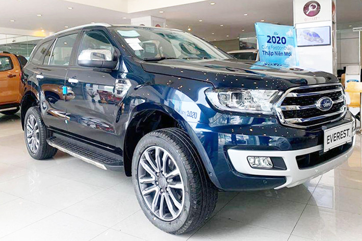 Ngoài ra, tại nhiều đại lý cũng đồng thời chạy song song chương trình giảm từ 160 - 200 triệu đồng cho khách hàng khi chọn mua mẫu Everest phiên bản 2 cầu Titanium có năm sản xuất 2019.