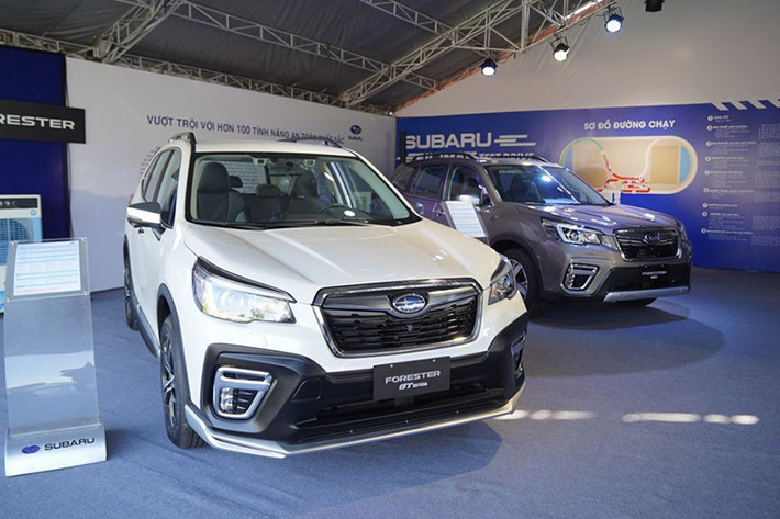Giá bán thực tế của Subaru Forester chỉ còn từ 889 triệu đồng; 1.029 và 1.179 tỷ đồng, tương ứng cho 3 phiên bản i-L; i-S và i-S EyeSight. Bên cạnh việc trừ trực tiếp tiền mặt, Subaru Việt Nam cũng đồng thời áp dụng song song chương trình tặng kèm các gói phụ kiện cho khách mua xe trong thời gian này.