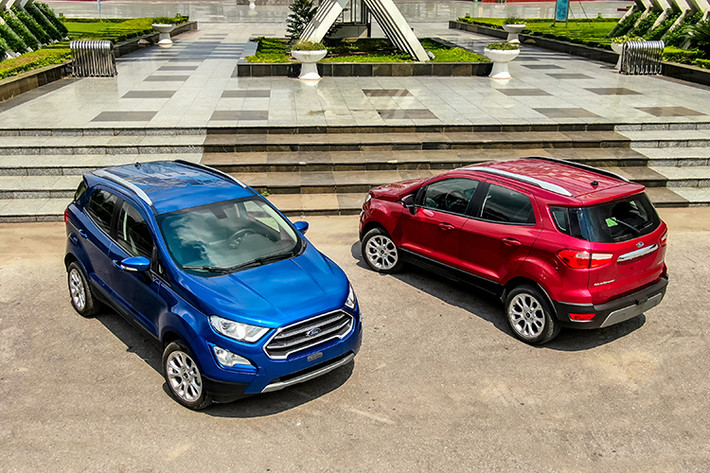 Ở phiên bản 2020, ngoại hình của Ford EcoSport thế hệ mới đã được tinh chỉnh lại nhằm phát huy tối đa khả năng linh hoạt khi di chuyển trong đô thị bằng cách loại bỏ chụp ốp bánh xe dự phòng phía sau. Phiên bản Ambient đã không còn nằm trong danh sách lựa chọn. Cùng với đó là hộp số sàn cũng không còn nữa.