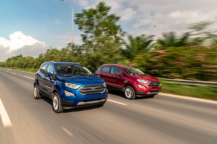 Ford EcoSport 2020 được sản xuất tại nhà máy Ford Hải Dương và sẽ chính thức giao đến tay khách hàng Việt Nam từ ngày 9/10/2020 với 8 màu sắc ngoại thất gồm: Xanh, Cam, Trắng, Bạc, Xám, Đen, Nâu, Ghi, Đỏ. Đối thủ của Ford EcoSport tại Việt Nam sẽ là Kia Seltos, Hyundai Kona và MG ZS.