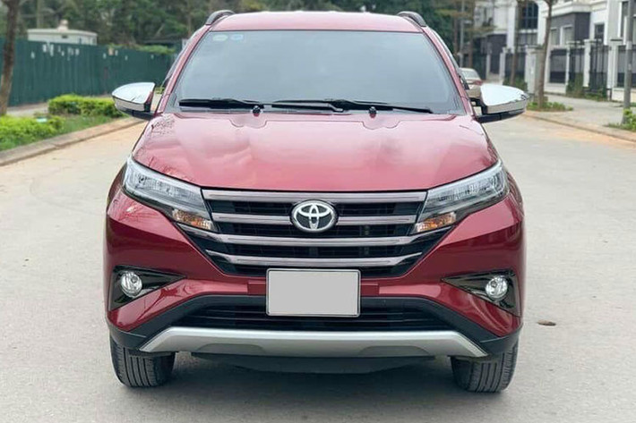 Doanh số Toyota Rush trong 2021 đạt 3.663 xe, tức khoảng trung bình 305 xe/tháng. Nếu cộng lượng bán của Avanza (33 xe), doanh số của cả hai chưa đến 3.700 xe, thấp hơn 3 lần so với đối thủ Mitsubishi Xpander/Xpander Cross (13.616 xe), thậm chí thấp hơn cả hai mẫu xe của Suzuki, gồm Ertiga/XL7 (6.373 xe).