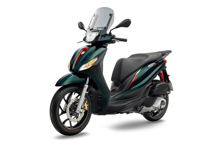 Piaggio Việt Nam vừa chính thức bổ sung thêm phiên bản đặc biệt cho mẫu xe ga cao cấp Piaggio Medley S 150 2021 mới. Theo đó, Piaggio Medley S 150 Đặc biệt sẽ sở hữu màu sơn riêng và được bổ sung thêm trang bị đi kèm.