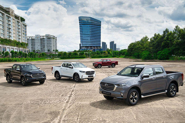 Trên trang chủ của hãng Mazda Việt Nam, trong phần danh mục sản phẩm, mẫu xe bán tải BT-50 đã bất ngờ không còn xuất hiện. Sự biến mất của Mazda BT-50 tại Việt Nam khiến thương hiệu này chỉ còn phân phối 9 sản phẩm ở Việt Nam, bao gồm CX-5, CX-8, CX-3, CX-30, Mazda3, Mazda3 Sport, Mazda2, Mazda2 Sport và Mazda6.