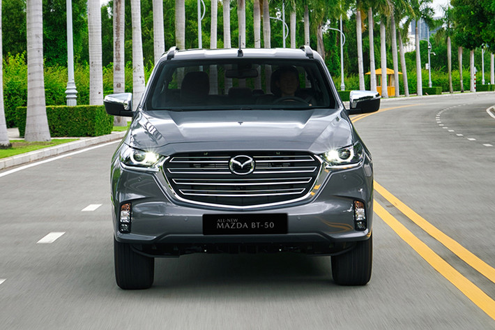Tại thị trường Thái Lan, Mazda BT-50 2024 mới hiện có 6 phiên bản và giá bán từ 752.000 - 1.272.000 Baht (khoảng 511 - 865 triệu đồng). Trong khi đó, ở Việt Nam, mẫu xe này từng có giá từ 554 - 614 triệu đồng cho 2 phiên bản.