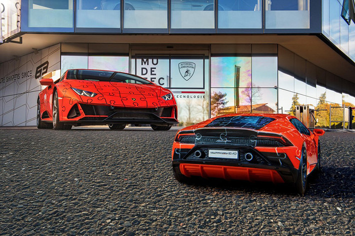 Một chiếc siêu xe Lamborghini Huracan Evo mới tính sẽ có giá khởi điểm khoảng 210.000 USD. Một khi bổ sung thêm các tùy chọn, người mua có thể phải chi gần 270.000 USD. Tuy nhiên đó là cái giá xứng đáng để sở hữu một trong số ít siêu xe trang bị động cơ hút khí tự nhiên V10 còn lại trên thế giới.