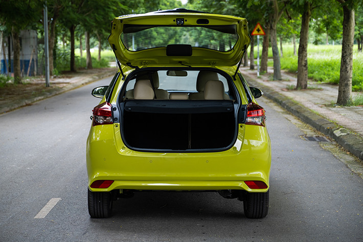 Do là bản nâng cấp giữa vòng đời nên động cơ của Toyota Yaris vẫn không có gì thay đổi, bên dưới nắp ca-pô vẫn là máy xăng 4 xy-lanh, dung tích 1.5L cho công suất tôi đa 107 mã lực và mô-men xoắn cực đại đạt 140 Nm, đi kèm hộp số vô cấp và hệ dẫn động cầu trước.