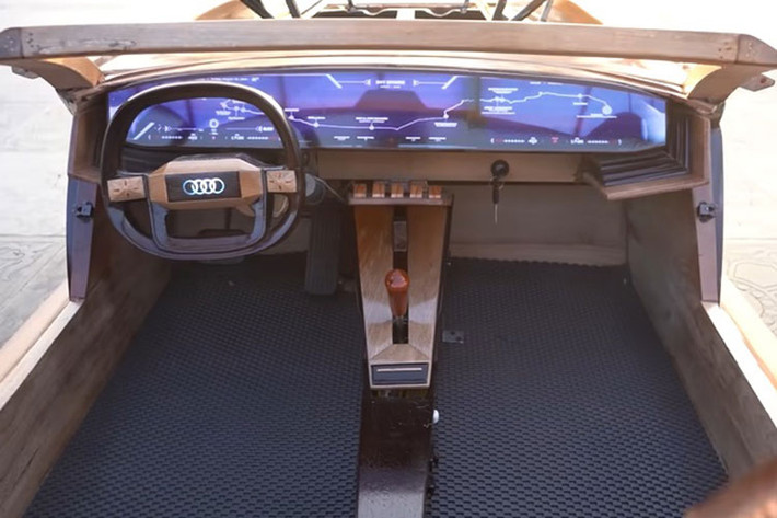 Skysphere là một trong 3 mẫu xe ý tưởng của Audi được giới thiệu vào năm 2021 cùng với Grandsphere và Urbansphere. Audi Skysphere là mẫu mui trần 2 chỗ ngồi chạy bằng điện, được lấy cảm hứng thiết kế từ chiếc Horch 835.