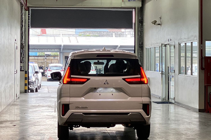 Hiện nay, các đại lý Mitsubishi chính hãng tại Việt Nam đã nhận đặt cọc của khách mua Xpander 2022 phiên bản mới, dự kiến xe sẽ ra mắt chính thức vào tháng 6 với mức giá được cho là không đổi, cao nhất 630 triệu đồng. Tuy nhiên, đây mới chỉ là mức giá dự đoán.