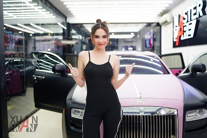Tiết kiệm nhiên liệu không phải yếu tố được quan tâm nhiều đối với những người đủ khả năng mua xe siêu sang. Mặc dù vậy, động cơ của chiếc Rolls-Royce Ghost chỉ "uống" khoảng 15,7 lít/100 km trong thành phố và 11,7 lít/100 km trên xa lộ.