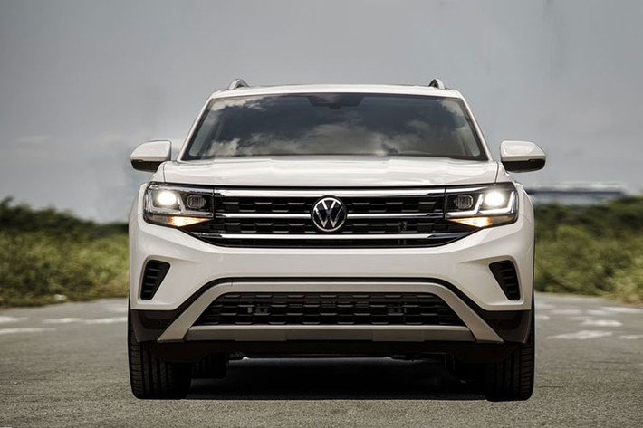 Tại Việt Nam, mẫu xe SUV Volkswagen Teramont được xem là hoàn toàn mới nhưng thực chất đây là mô hình nâng cấp, chiếc xe thế hệ mới đã được bán ở nhiều quốc gia từ năm 2020. Tại một số thị trường, Teramont chính là Atlas, mẫu SUV này được định vị cao hơn "người anh em" Tiguan đang bán ở nước ta.