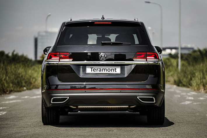 Về vận hành, Volkswagen Teramont 2021 sử dụng khối động cơ tăng áp I-4 2.0 TSI cho công suất cực đại 220 mã lực, mô-men xoắn 350 Nm cùng hộp số tự động 8 cấp và hệ dẫn động 4 bánh 4MOTION thế hệ thứ 5.