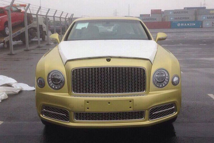 Ngoài Rolls-Royce Phantom và Rolls-Royce Ghost Series II, vợ chồng ông chủ Đại Nam từng mua chiếc Coupe siêu sang Rolls-Royce Wraith. Trong bãi đỗ xe tại căn biệt thự nằm ở quận 3, TP HCM, doanh nhân Dũng "Lò Vôi" còn có sự phục vụ của chiếc xe siêu sang Mercedes-Maybach S600 có giá không dưới 14 tỷ đồng và Bentley Continental GTC có giá không dưới 10 tỷ đồng.