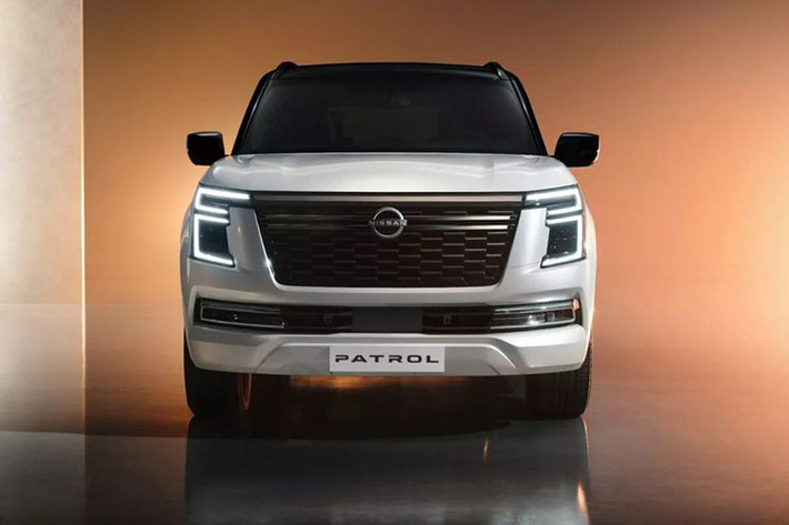 Thế hệ mới của Nissan Patrol được trang bị mâm xe hợp kim kích thước 22 inch, không chỉ giúp ngoại hình của xe thêm mạnh mẽ, bệ vệ mà còn giúp khoảng sáng gầm thêm rộng rãi.