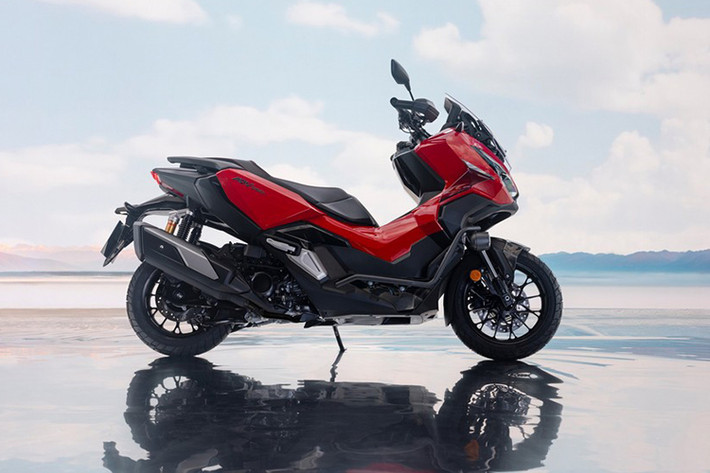 Mẫu xe ga địa hình Honda ADV 350 được xem là sự kết hợp hoàn hảo giữa hai dòng xe đình đám X-ADV 750 và ADV 160, mang đến diện mạo mạnh mẽ, thể thao và phù hợp với những người yêu thích dòng xe tay ga đa dụng.