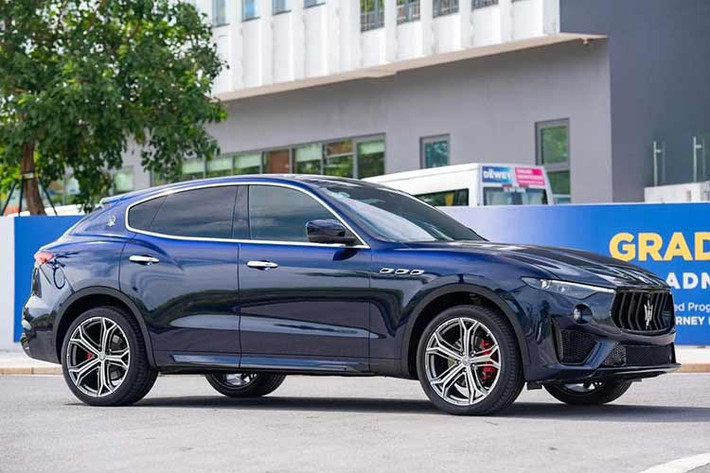 Maserati là mẫu SUV không quá phổ biến tại thị trường Việt Nam bởi mức giá cao và khá kén khách chơi. Chính vì vậy, mỗi chiếc xe bán lại đều gây được sự chú ý dù việc tìm được chủ nhân tiếp theo là không hề dễ dàng, và Maserati Levante hạng sang cũng không ngoại lệ.