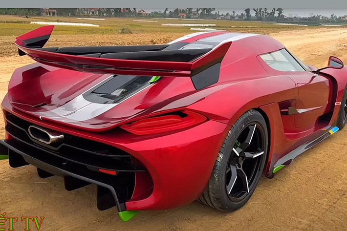 Theo Nhết TV, chiếc siêu xe Koenigsegg Jesko bản sao này không được chế tạo với mục đích thương mại hay lưu thông trên đường phố vì thiếu những tính năng an toàn cơ bản. Tuy nhiên, đây vẫn là một dự án ấn tượng, giúp nhóm YouTuber này thu hút hàng triệu lượt view trên các nền tảng mạng xã hội.
