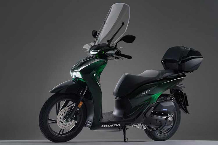 Honda SH Vetro 2024 mới được áp dụng trên 2 tuỳ chọn động cơ là 125cc và 150cc. Điểm nhấn đáng chú ý của phiên bản này chính là bộ vỏ của xe.