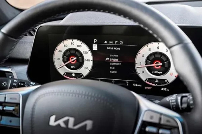 Về truyền động, Kia Tasman dự kiến sẽ kết hợp động cơ diesel tăng áp 4 xi-lanh 2,2 lít và động cơ diesel V6 3,0 lít, trước đây được trang bị trên mẫu Mohave, với hệ dẫn động bốn bánh.