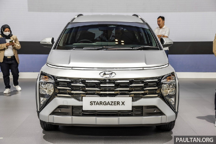 Hyundai Stargazer X sẽ tiếp tục được nhập khẩu nguyên chiếc từ Indonesia về Việt Nam. Sự góp mặt của mẫu xe này được kỳ vọng sẽ giúp cải thiện doanh số của dòng Hyundai Stargazer tại Việt Nam. Trong 2 tháng đầu năm 2024, Hyundai Stargazer mới đạt doanh số cộng dồn 130 xe, đứng thứ 8 trong phân khúc, chỉ cao hơn Toyota Innova và Innova Cross.