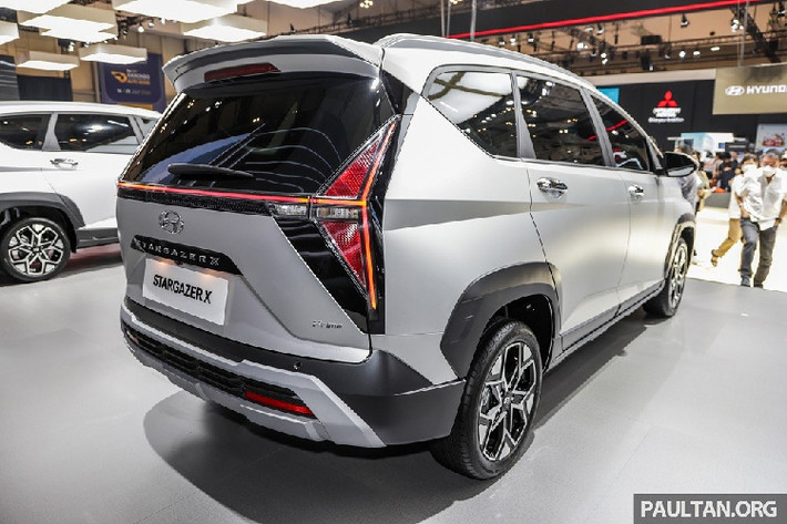 Động cơ của Hyundai Stargazer X 2024 giữ nguyên như bản thường, đó là máy xăng Smartstream 4 xi-lanh, hút khí tự nhiên, dung tích 1.5L, sản sinh công suất tối đa 115 mã lực và mô-men xoắn cực đại 144 Nm. Động cơ này đi với hộp số tự động biến thiên vô cấp IVT và hệ dẫn động cầu trước.