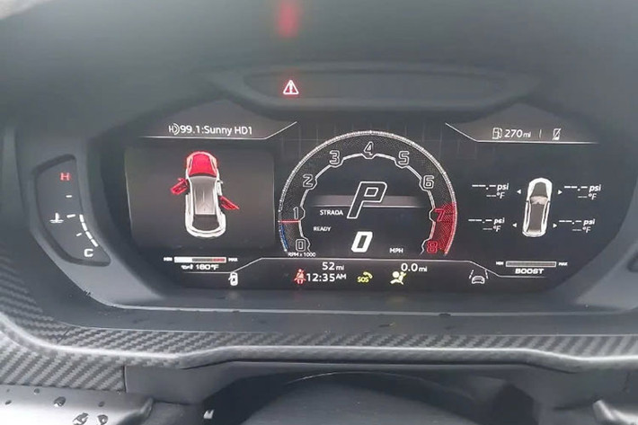 Mức giá xe Lamborghini Urus Performante bán ra từ 270.000 USD. Riêng chiếc xe được đấu giá có giá ban đầu được định mức ở 340.000 USD (8,71 tỉ đồng). Tuy nhiên việc bị gán Salvage Title khiến xe chỉ còn từ 20% tới 50% giá trị, thậm chí thấp hơn nhiều ở trường hợp này.