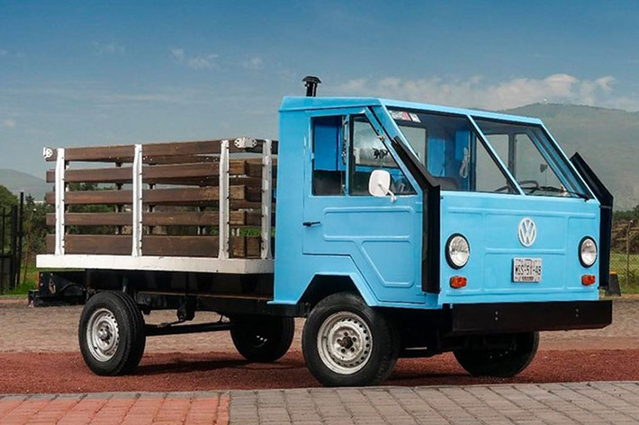 Rất lâu trước khi trở thành một ông lớn của ngành công nghiệp ôtô như ngày nay, Volkswagen đã từng thử nghiệm chế tạo đủ dạng phương tiện khác nhau, ví như chiếc xe tải Volkswagen Basis-Transporter này. Nó là một trong những mẫu xe Volkswagen hiếm nhất từng được chế tạo trong lịch sử, và ngày nay đa số mọi người đều không biết sự tồn tại của nó.