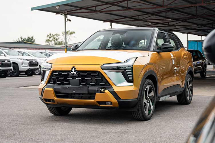 Theo nguồn tin chúng tôi ghi nhận được mới đây từ đại lý, Mitsubishi XForce 2024 mới dự kiến sẽ được giới thiệu tới người tiêu dùng Việt vào cuối tháng 12 hoặc đầu tháng 1/2024, trước Tết Nguyên đán. Xe nhập khẩu từ Indonesia và lô xe thương mại đầu tiên dự kiến bàn giao tới khách hàng sau Tết Nguyên đán.
