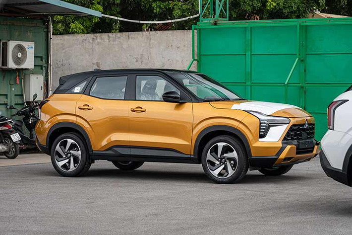 Cũng theo tư vấn bán hàng, các bản cao nhất của Mitsubishi XForce sẽ có gói công nghệ hỗ trợ lái (ADAS), bao gồm kiểm soát hành trình thích ứng, cảnh báo và giảm thiểu va chạm trước, đèn pha tự động, nhắc nhở xe phía trước di chuyển, cảnh báo điểm mù với hỗ trợ chuyển làn, cảnh báo phương tiện cắt ngang phía sau.