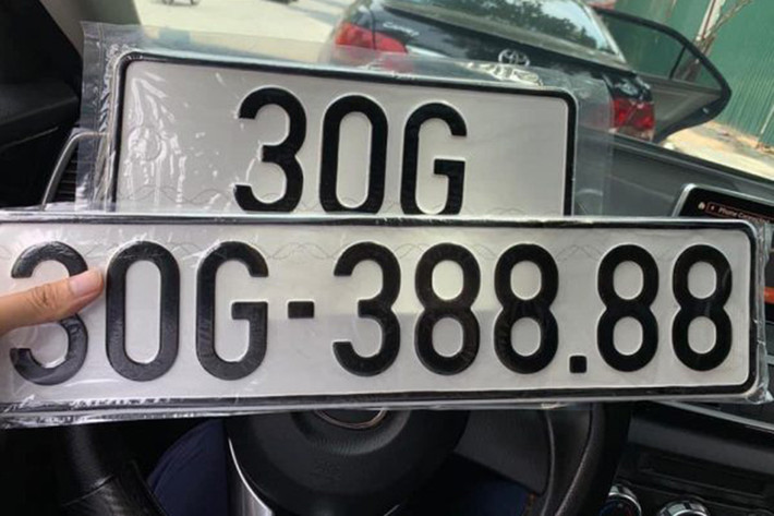 Theo thông tin từ phía người bán, chiếc Toyota Vios giá rẻ mang biển số 30G-388.88 này thuộc phiên bản G cao cấp nhất có giá 570 triệu đồng, sau khi làm các thủ tục đăng ký ra biển (có hưởng ưu đãi giảm 50% lệ phí trước bạ), tổng chi phí chủ xe này bỏ ra chỉ khoảng 627 triệu đồng.