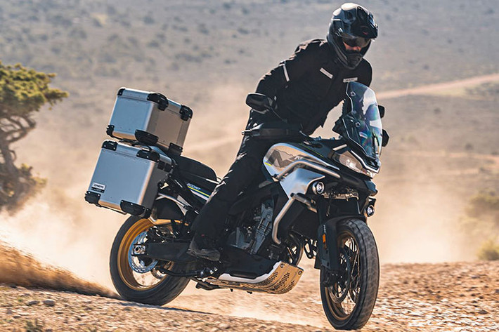 Mức giá xe CFMoto 800MT 2022 tại Philippines được công bố ở mức 528.500 Peso cho bản Sport và 579.780 Peso cho bản Touring (tương đương với giá 235 triệu đồng và 257 triệu đồng).