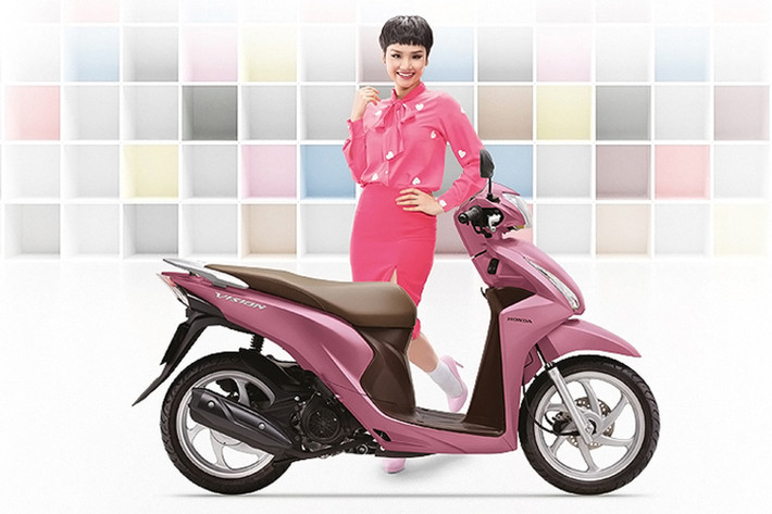 Với khả năng tài chính có hạn, bạn nên lựa chọn mua những mẫu xe tay ga phổ thông, hợp túi tiền. Chọn xe theo vóc dáng - Sau khi cân đối nguồn tài chính, công việc tiếp theo của bạn là lựa chọn những mẫu xe phù hợp nhu cầu sử dụng. Tiêu chí quan trọng khi lựa chọn xe là chọn một chiếc xe vừa vặn, không quá cao hoặc quá thấp.