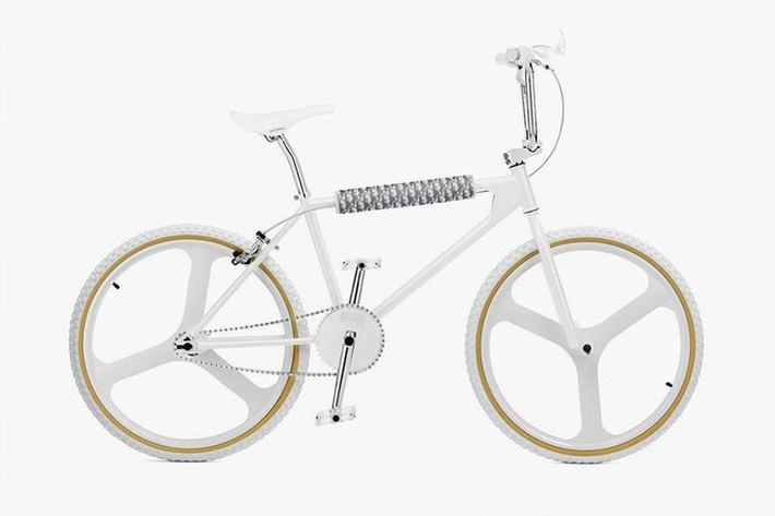Do đó, hãng đã bắt tay cùng với Bogarde – một thương hiệu nổi tiếng trong làng xe địa hình BMX để trình làng các mẫu xe đạp Dior đậm chất thời trang xa xỉ và có số lượng cực kỳ giới hạn.