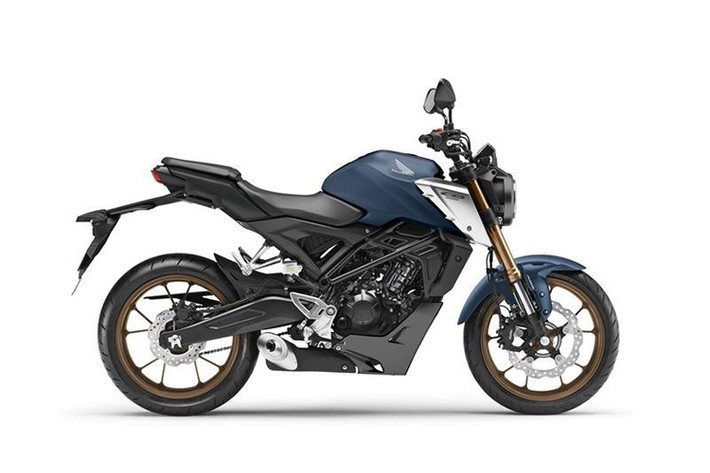 Dĩ nhiên khối động cơ này vẫn đạt tiêu chuẩn khí thải Euro 5. Honda CB125R 2021 có mức tiêu thụ xăng 46,9 km/L, so ra thì mức tiêu thụ nhiên liệu của nó có phần 'nhỉnh hơn' so với những động cơ cùng dung tích.