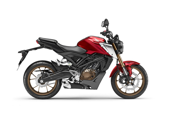 Theo đó, toàn bộ chiếc Honda CB125R 2021 mới được giữ nguyên thiết kế tân cổ điển gọn gàng và đẹp mắt trên trái tim 125 phân khối. Thế nhưng, chiếc xe này cũng có những thay đổi khiến người dùng hài lòng hơn.