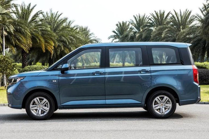 Khi mua Wuling Journey, khách hàng có thể chọn các cấu hình 7 chỗ, 8 chỗ và 9 chỗ. Mục tiêu của tập đoàn GM chính là biến Wuling Journey thành lựa chọn lý tưởng cho các gia đình đông người sau khi chính phủ Trung Quốc áp dụng chính sách cho phép người dân sinh con thứ 3.
