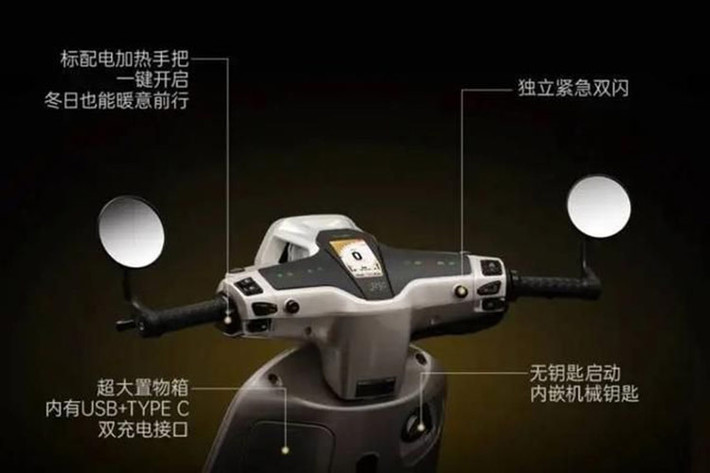 Aura Halo Penta 150 của Trung Quốc được trang bị cụm đồng hồ TFT hiển thị màu với việc thông tin đầy đủ các thông số xe giúp người điều khiển dễ dàng quan sát và nắm bắt được tình hình của xe.