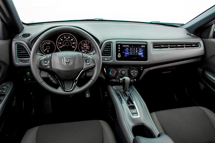 Dựa trên hình ảnh phác thảo ban đầu về mẫu xe giá rẻ Honda ZR-V có thể nhận thấy, thiết kế tổng thể của ZR-V sẽ mang phong cách trẻ trung và thời trang với những đường nét dứt khoát, mạch lạc.