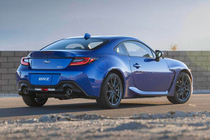 Subaru BRZ chính hãng sẽ được trang bị gói an toàn chủ động EyeSight với các tính năng như ga tự động thích ứng, phanh tự động, cảnh bảo chệch làn và chuyển làn, cảnh báo phương tiện phía trước di chuyển và kiểm soát bướm ga phòng tránh va chạm.