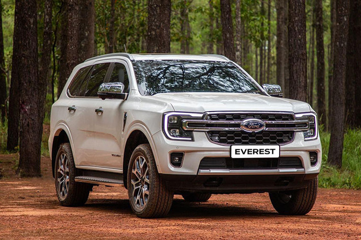 Doanh số Ford Everest trong tháng 3/2025 đạt 1.074 xe bán ra, tăng 314 xe so với tháng đầu năm. Cộng dồn cả quý 1/2025, tổng doanh số bán mẫu xe này đạt 2.134 xe. Mức giá khá cao, nhưng ưu đãi từ phía đại lý cùng sức hút về kiểu dáng, công nghệ giúp Ford Everest tạo sức hút với khách hàng. Ford Everest nhập khẩu từ Thái Lan, hiện đang phân phối tại Việt Nam 5 phiên bản, giá bán từ 1,099 - 1,545 tỷ đồng.