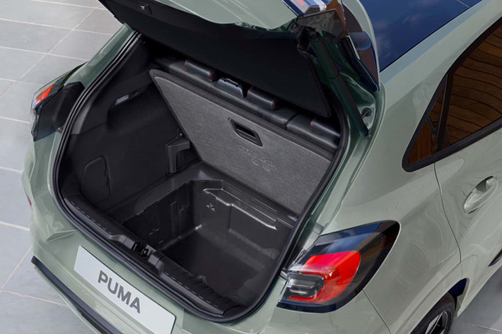 Ford đang đơn giản hóa các lựa chọn hệ động lực vì Puma không còn có sẵn ở châu Âu với động cơ diesel 1.5 lít 4 xi-lanh. Ngoài ra, mẫu ST hiệu suất cao mất đi động cơ xăng 1.5 lít tăng áp và hộp số sàn 6 cấp. Trong tương lai, phiên bản thể thao sẽ có sẵn động cơ 1.0 lít nhỏ hơn và hộp số tự động ly hợp kép 7 cấp. Đó là một sự hạ cấp đáng kể khi so sánh Puma ST cũ từng có công suất 197 mã lực và mô-men xoắn 320Nm.
