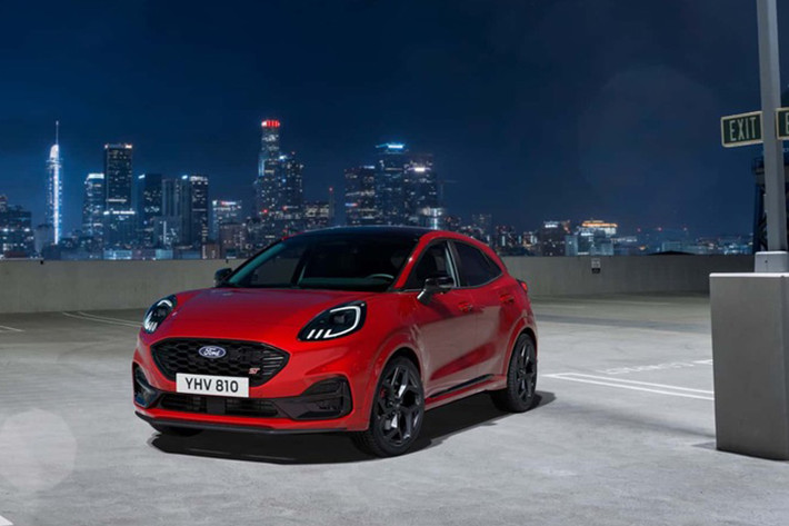 Thương ghiệu ôtô Mỹ vừa công bố phiên bản facelift của dòng B SUV Ford Puma 2024 mới - mẫu xe cùng lúc thay thế cho cả Ford Fiesta và EcoSport ở châu Âu. Trải qua đợt nâng cấp giữa vòng đời, Ford Puma có hệ thống thông tin giải trí mới và ít lựa chọn động cơ hơn.