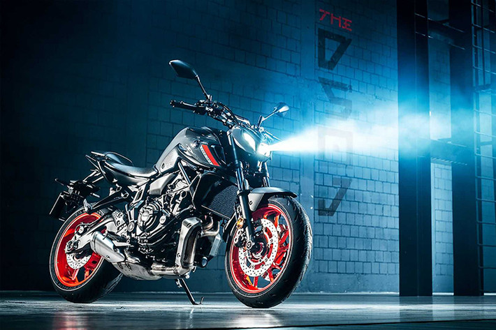 Tại thị trường Châu Âu và Bắc Mỹ, mẫu xe môtô Yamaha MT-07 được coi như một trong những mẫu Hyper Naked bán chạy nhất với khối động cơ 2 xy-lanh 270 độ.