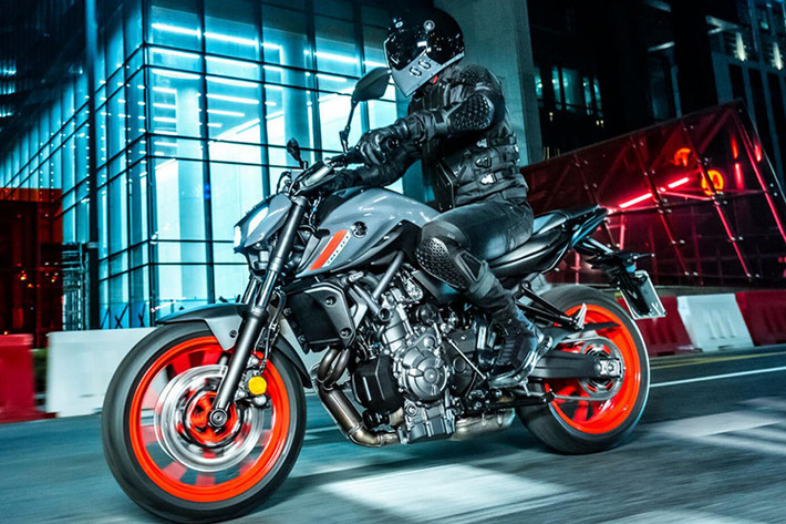 Giá xe Yamaha MT-07 2021 hiện vẫn chưa được công bố. Khi bán ra thị trường, MT-07 2021 mới ẽ cạnh tranh trực tiếp với các đối thủ như Triumph Trident 660 2021, Kawasaki Z650 và Honda CB650F thế hệ hiện tại.
