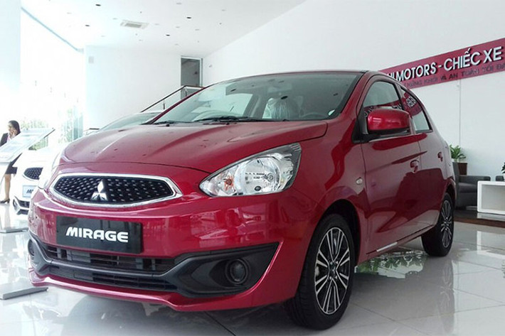 Dù là mẫu xe chốt giá hấp dẫn nhất trong phân khúc hạng B và có thế mạnh về khả năng vận hành, tiết kiệm nhiên liệu nhưng Mitsubishi Mirage vẫn không thể thuyết phục khách hàng. Mirage luôn chắc chân trong danh sách xe bán ế, so với tháng 1 doanh số bán hàng của Mirage trong tháng 2 vừa qua chỉ tăng thêm 2 xe, cụ thể Mirage đạt 30 xe trong đó 14 xe tại miền Bắc, 12 xe tại miền Trung và 4 xe tại miền Nam.