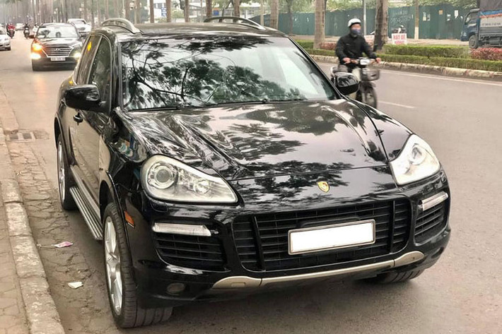 Với những chiếc Porsche Cayenne 2008 cũ, chỉ cần bỏ thêm 100 - 150 triệu đồng để bảo dưỡng, duy tu toàn bộ, xe có thể sử dụng với trạng thái ổn định. Vào thời điểm năm 2008, giá xe Porsche Cayenne GTS có mức bán ra đề xuất lên tới hơn 3 tỷ đồng tại Việt Nam.