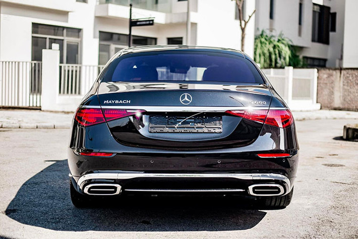Ngoài các chế độ lái quen thuộc như Comfort, Sport, Sport Plus hay Individual, Mercedes-Maybach S680 2022 còn có chế độ lái "Maybach" được phát triển đặc biệt tập trung hoàn toàn vào sự thoải mái khi lái xe cho hành khách phía sau.