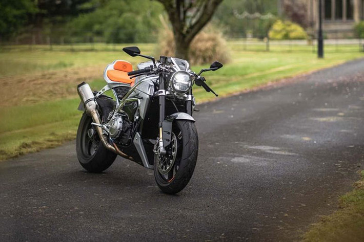 Norton V4CR Cafe Racer 2023 mới sẽ được sản xuất tại Solihull, Anh. Mẫu xe sẽ được sản xuất thủ công gần như toàn bộ xe và được cho là mẫu xe đặc biệt. Theo công bố của hãng Norton, họ chỉ sản xuất xe với số lượng hạn chế đúng 200 chiếc trên toàn thế giới.