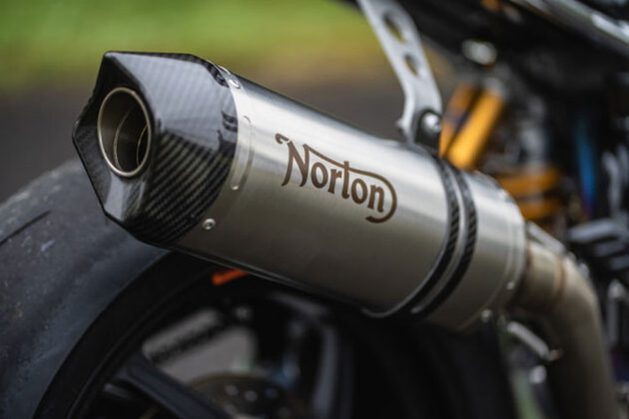 "Trái tim" của xe này là động cơ V4 – động cơ tiếp quản từ chiếc superbike V4SV của Norton góc 72 độ, các van nạp bằng titan. Kích thước đường kính x hành trình (82 mm x 56,8 mm), tỷ số nén 13,6:1, hệ thống phun xăng điện tử 8 lỗ, hệ thống bướm ga điện tử Ride-by-Wire đi kèm 3 chế độ lái và User Mode có thể tự do điều chỉnh ở 2 chế độ.